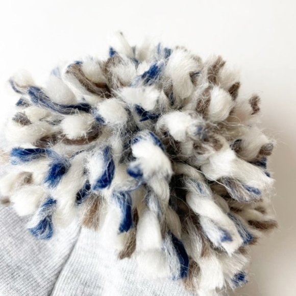 OH BABY Infant 6-18M Medium Yarn Pom Pom Beanie Hat Light Gray Stocking Stuffer - Picture 4 of 4